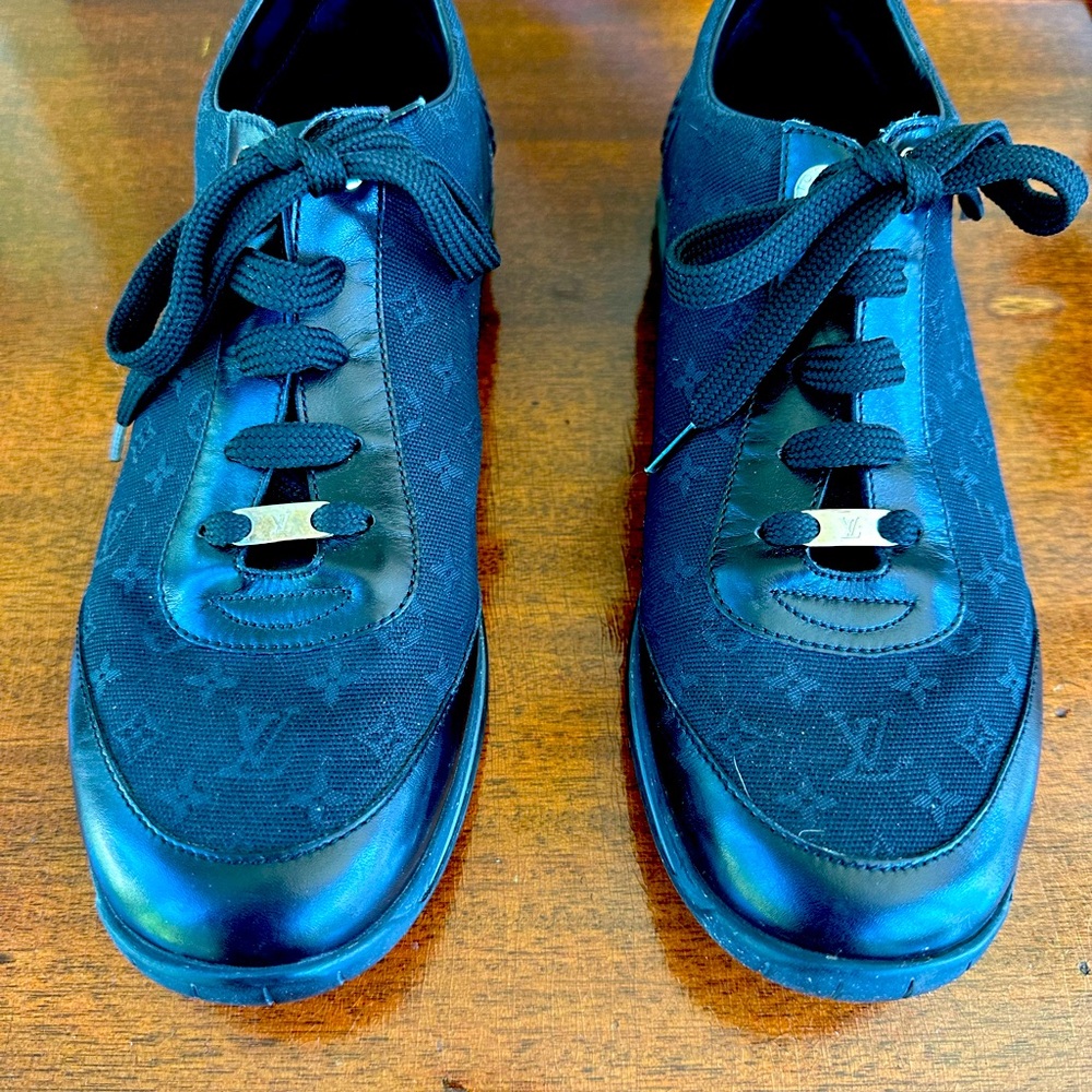 Vintage Louis Vuitton Black sneakers . Worn twice . Size 40